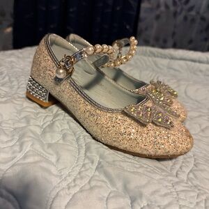 Girls Sparkle Mary Jane Dress Shoes with Pearl Strap